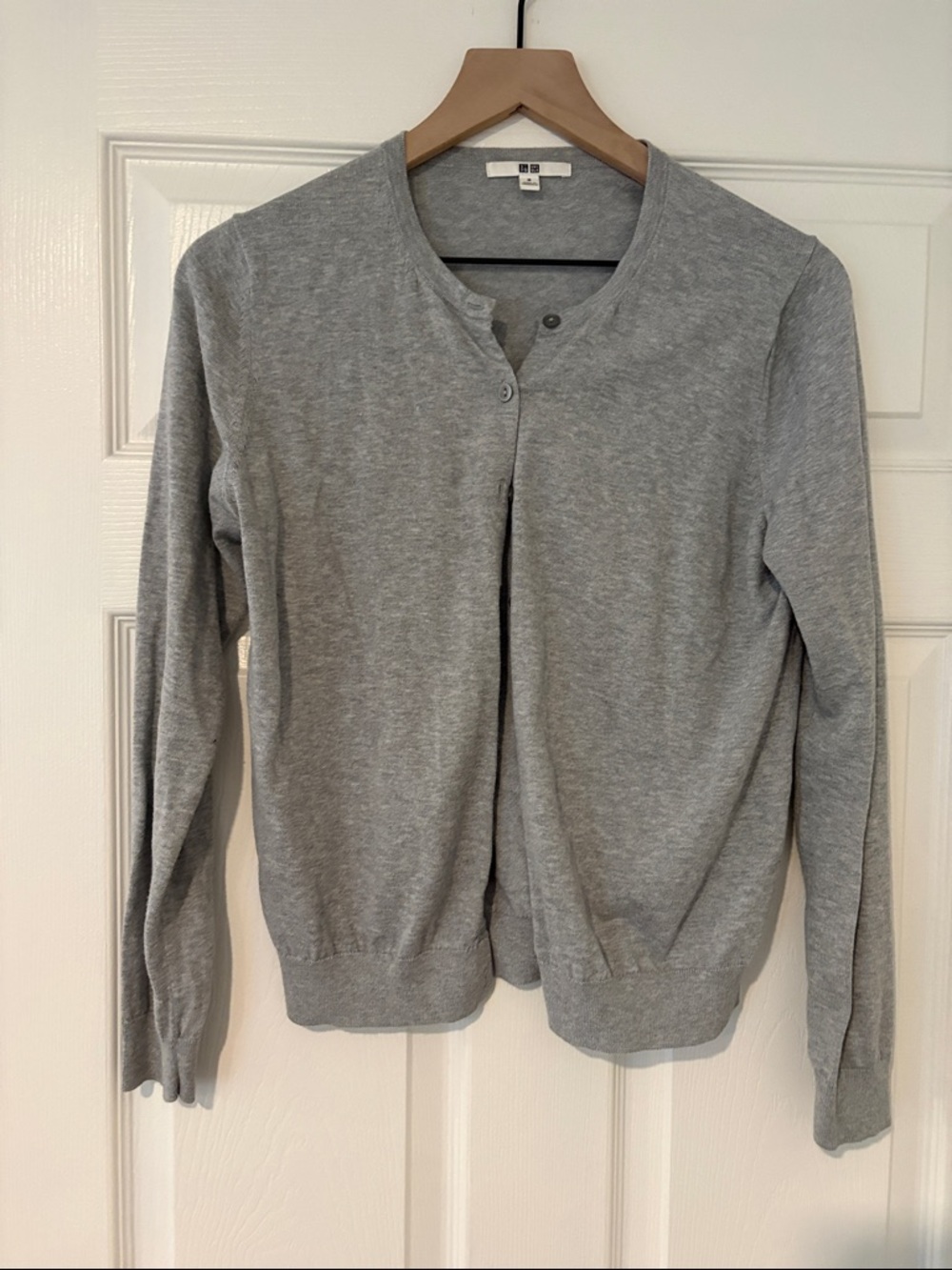 Uniqlo Women's Light Gray Crewneck Button Cardigan